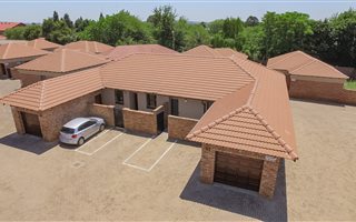 2 Bedroom Townhouse in Newmarket Park