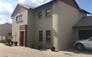 3 Bedroom Townhouse in Eldoraigne