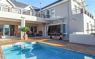 5 Bedroom House in Kraaibosch