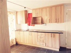 1 Bed Garden Cottage in Bezuidenhout Valley