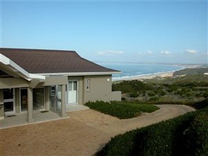 4 Bed House in Moquini Coastal Estate