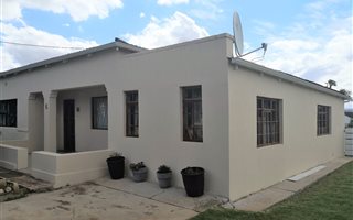 3 Bedroom House in Bothasrus