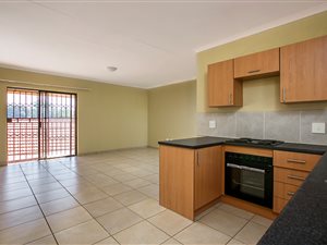 2 Bedroom Townhouse in Roodepoort Central