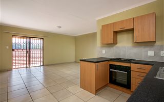 2 Bedroom Townhouse in Roodepoort Central