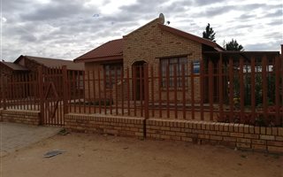2 Bedroom House in Bloemhof