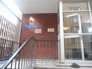 2.5 Bed Apartment in Albert Park