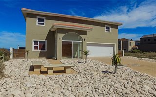 3 Bedroom House in Calypso Beach
