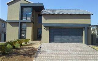 4 Bedroom House in Mnandi AH