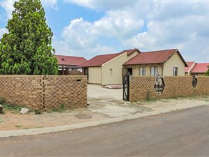 3 Bedroom House in Mohlakeng