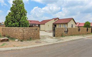3 Bedroom House in Mohlakeng