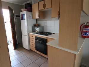 2 Bed Townhouse in Roodewal and surrounds