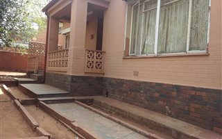 3 Bedroom House in Bezuidenhout Valley