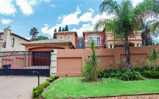 4 Bedroom House in Moreleta Park