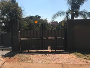 420 m² Land available in Waterkloof Glen