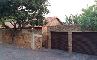 3 Bedroom Townhouse in Wilgeheuwel