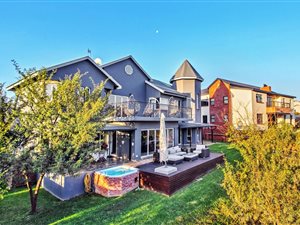 4 Bed House in The Hills