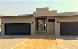4 Bedroom House in Boardwalk