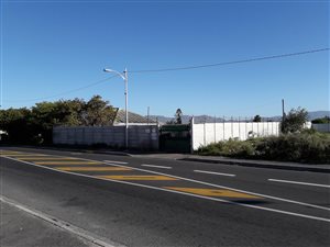 771 m² Land available in Lotus River