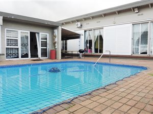 6 Bed House in Carrington Heights