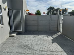 3 Bed House in Grassy Park