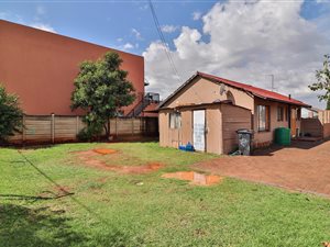 3 Bed House in Zakariyya Park