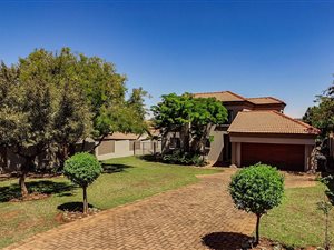4 Bed House in Highveld