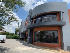 830 m² Industrial space in Linbro Park
