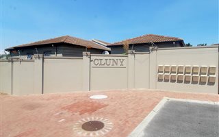 3 Bedroom Townhouse in Protea Heights