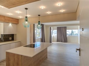 3 Bed Apartment in Three Anchor Bay