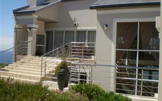 3 Bedroom House in Pinnacle Point Golf Estate