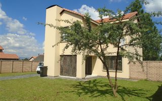 3 Bedroom Townhouse in Waterkloof