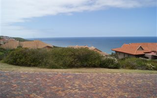 692 m² Land available in Mossel Bay Golf Estate