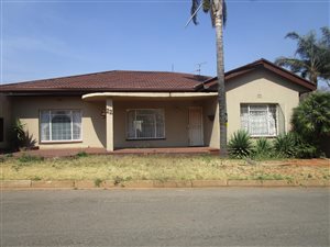 3 Bed House in Roodepoort North