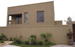 8 Bedroom House in Sanddrift