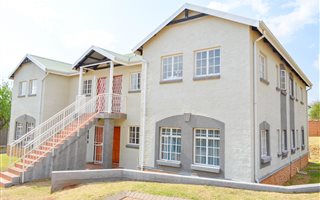 3 Bedroom Townhouse in Olympus AH