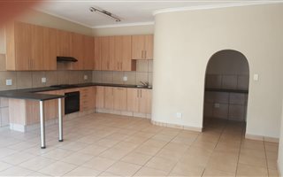 3 Bedroom Flat in Bredell AH