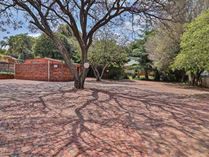 8 Bed House in Fontainebleau