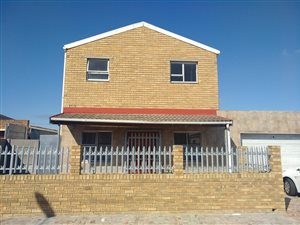5 Bed House in Blue Downs