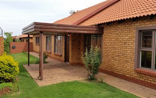 3 Bedroom Simplex in Willow Park