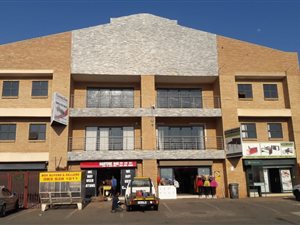 2100 m² Commercial space in Monavoni