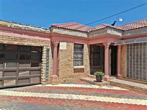4 Bed House in Blomanda