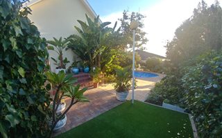 1 Bedroom Garden Cottage in Fresnaye