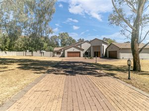 8611 m² Farm in Nortons Home Estate