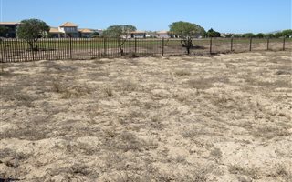 835 m² Land available in Country Club