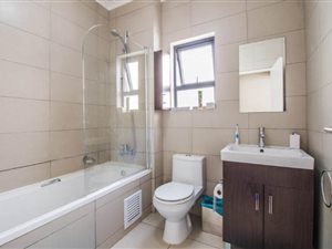 2 Bed Apartment in Dainfern