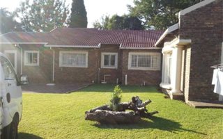 4 Bedroom House in Rooihuiskraal