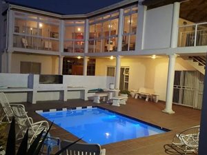 9 Bed House in Pearly Beach
