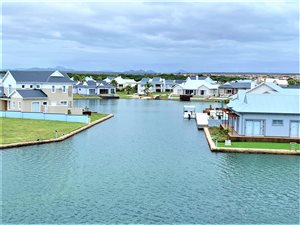 2 Bed Apartment in Marina Martinique