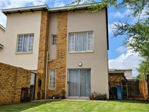 3 Bed Townhouse in Hazeldean (Silverlakes Surroundings)