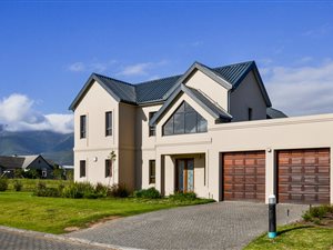 3 Bed House in Kingswood Golf Estate